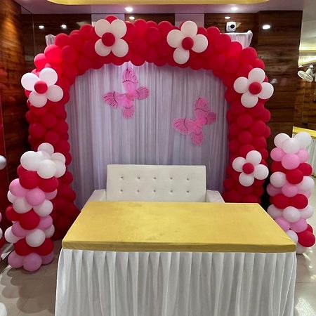 La Cresta Inn Kolkata Bagian luar foto