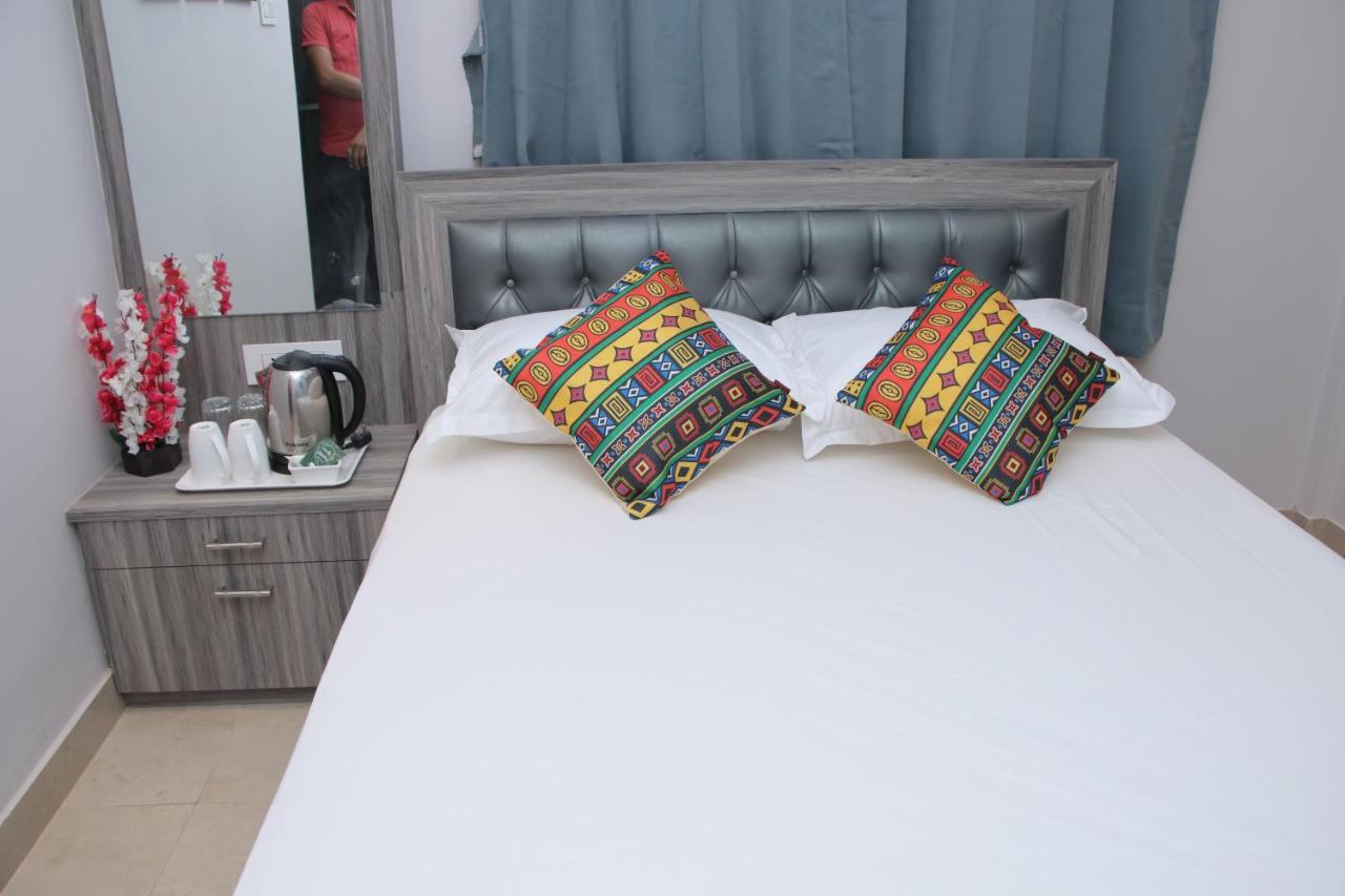 La Cresta Inn Kolkata Bagian luar foto