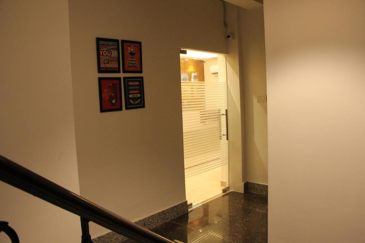 La Cresta Inn Kolkata Bagian luar foto