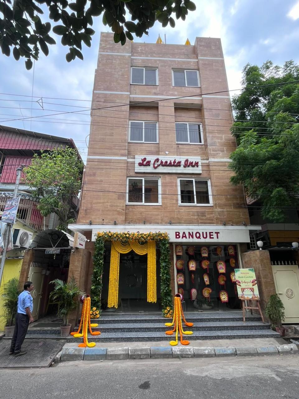 La Cresta Inn Kolkata Bagian luar foto