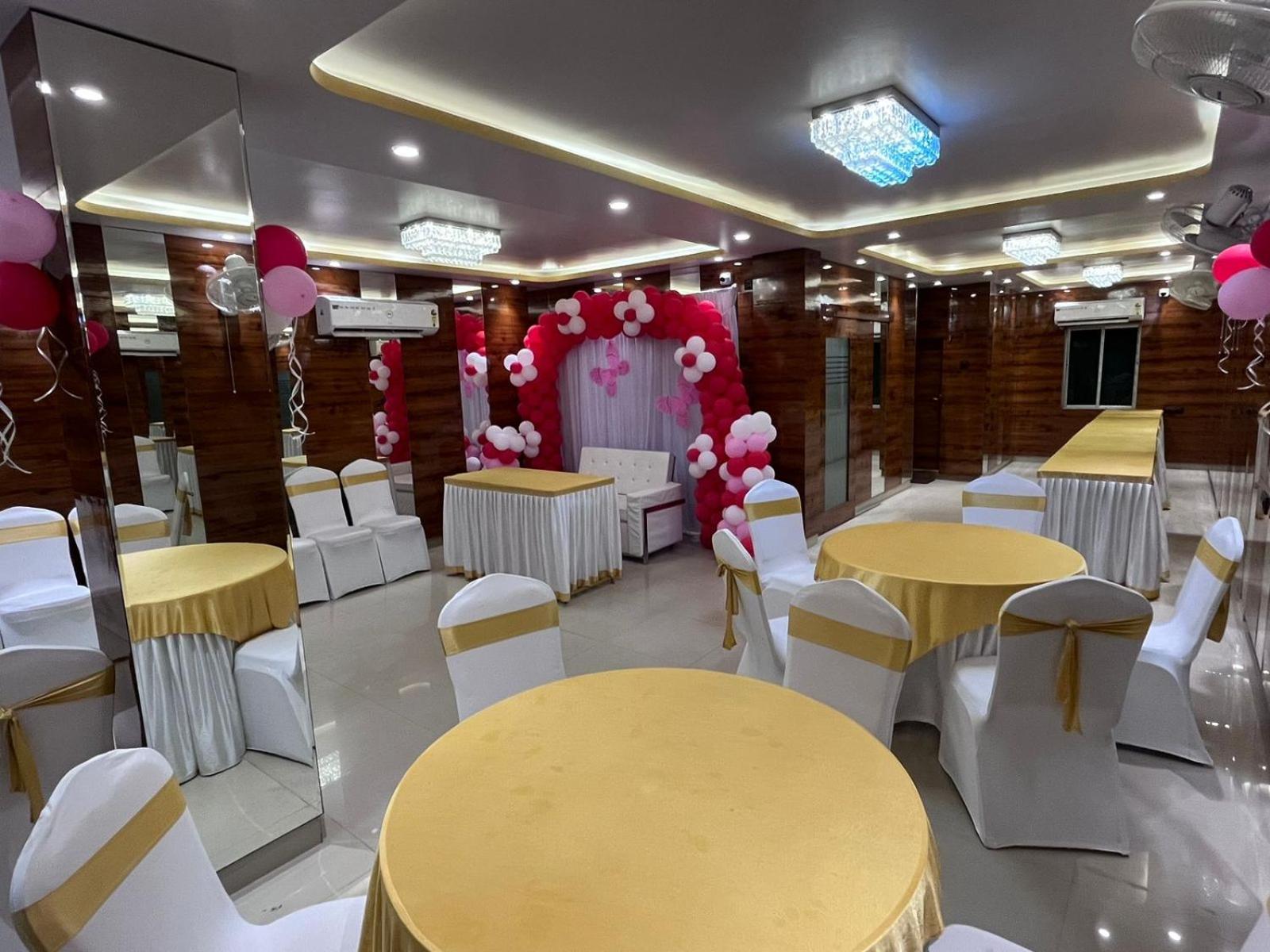 La Cresta Inn Kolkata Bagian luar foto