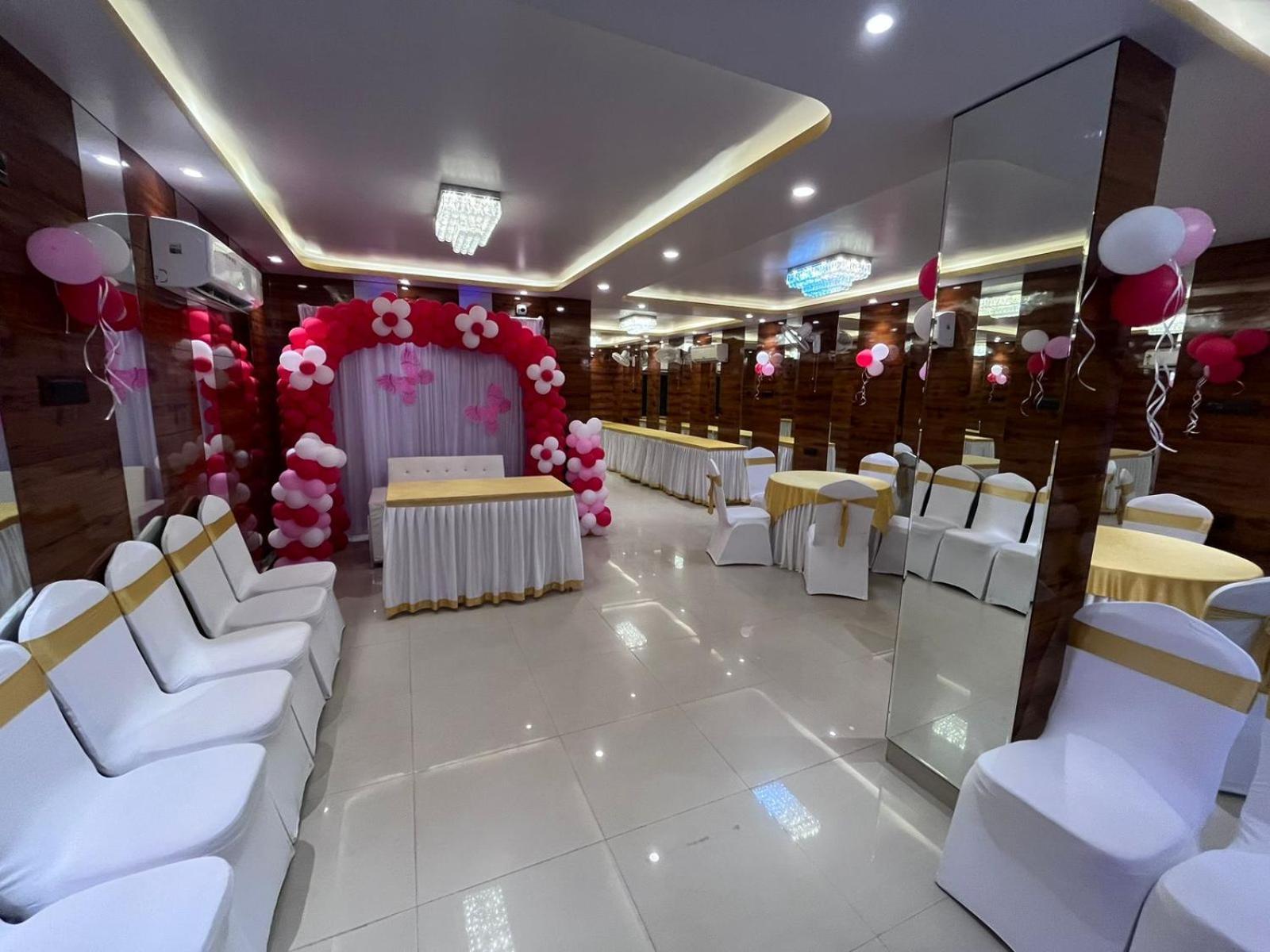 La Cresta Inn Kolkata Bagian luar foto