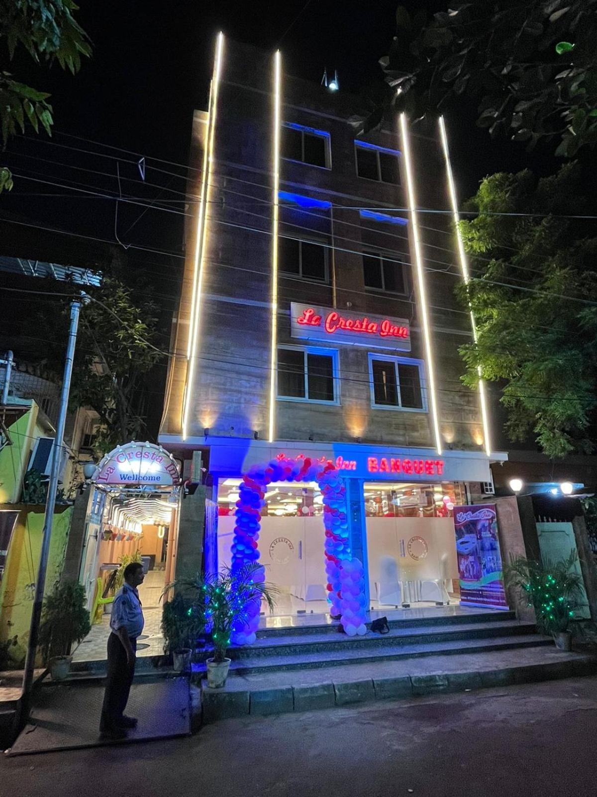 La Cresta Inn Kolkata Bagian luar foto