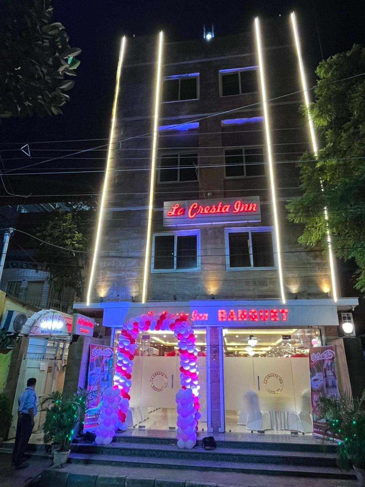 La Cresta Inn Kolkata Bagian luar foto