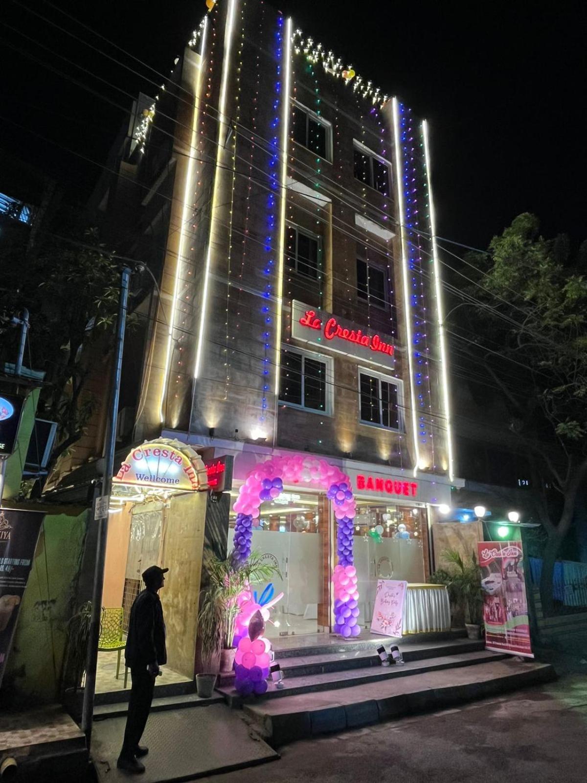 La Cresta Inn Kolkata Bagian luar foto